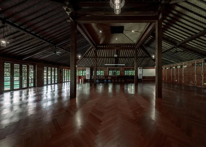 Komune And Club Bali 4*